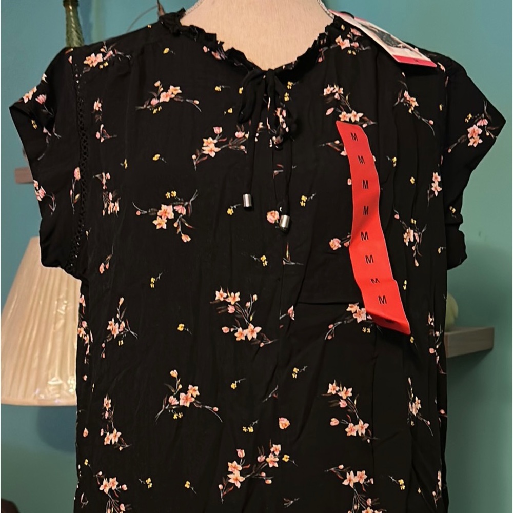 NWT med. from BUFFALO by David Britton, in a blk.